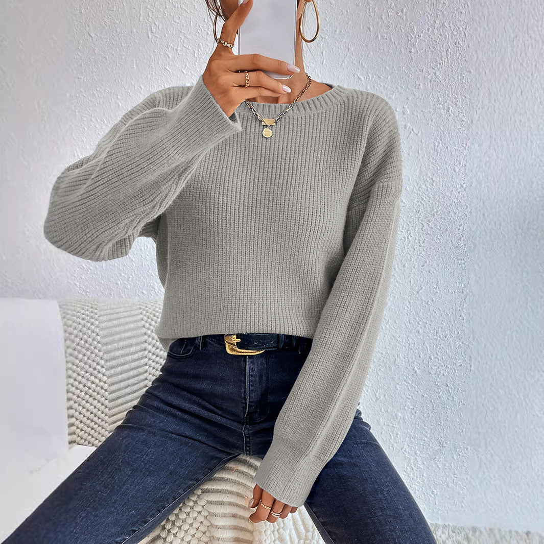 Loose long sleeved short sweater