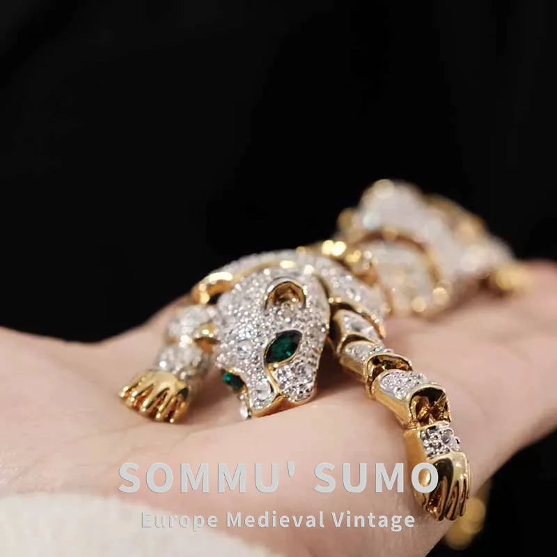 vintage pieces Brief brooch European autumn and winter accessories