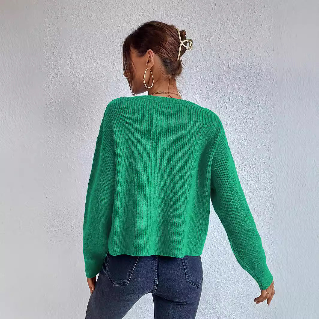 Loose long sleeved short sweater